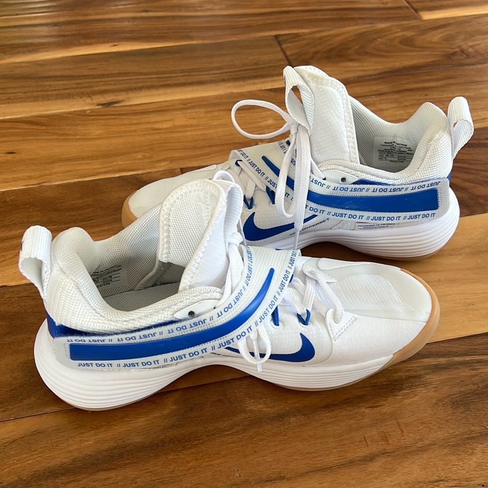 Nike React HyperSet Indoor Court Shoes. Boys/Men’s 6. White and blue.